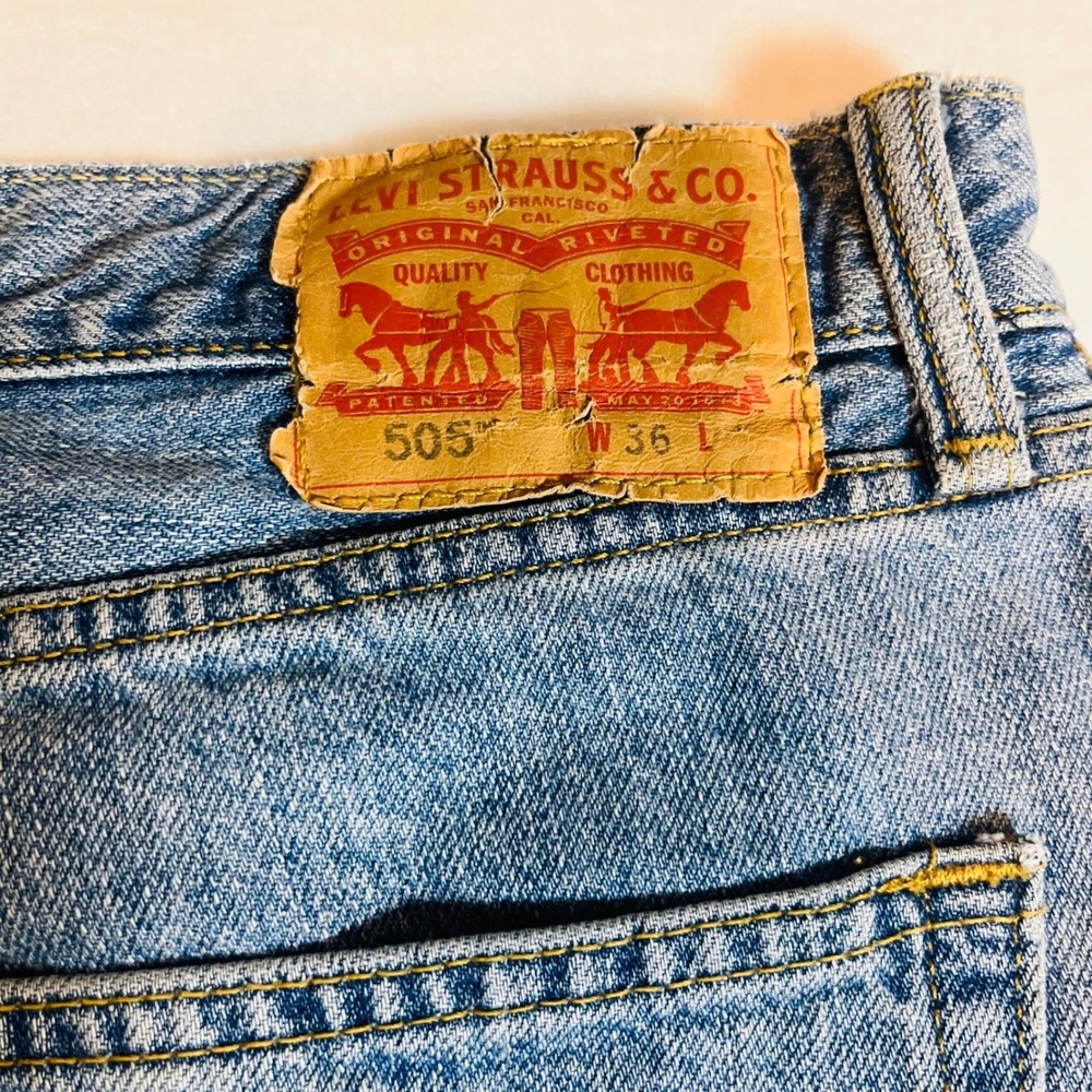 Vintage Levis 505 Mens Regular Fit Denim Shorts Light Wash Blue Jean Size 36 - Picture 2 of 9